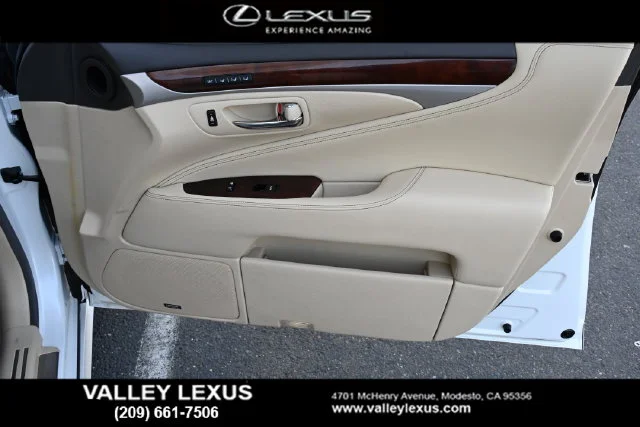 Used 2015  Lexus 460 image 19