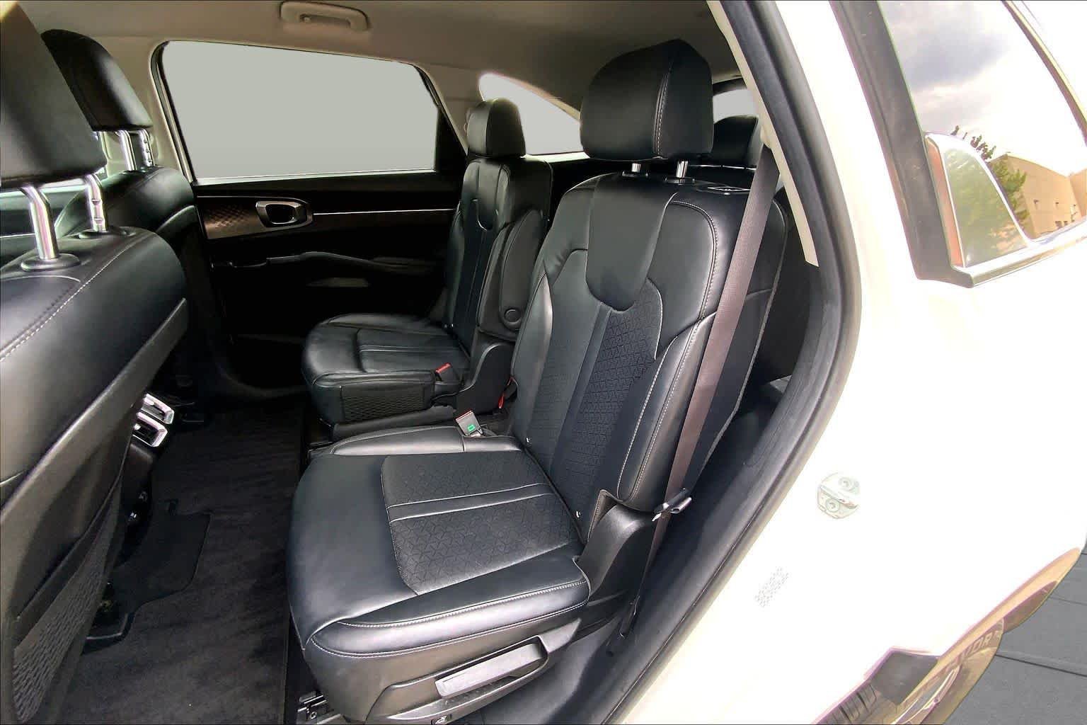 Used 2023 Snow White Pearl Kia EX image 21
