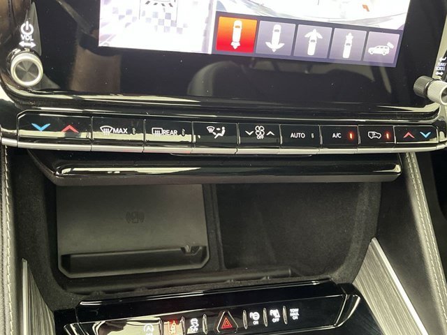 Used 2023 Diamond Black Crystal Pearlcoat Jeep Series III image 25