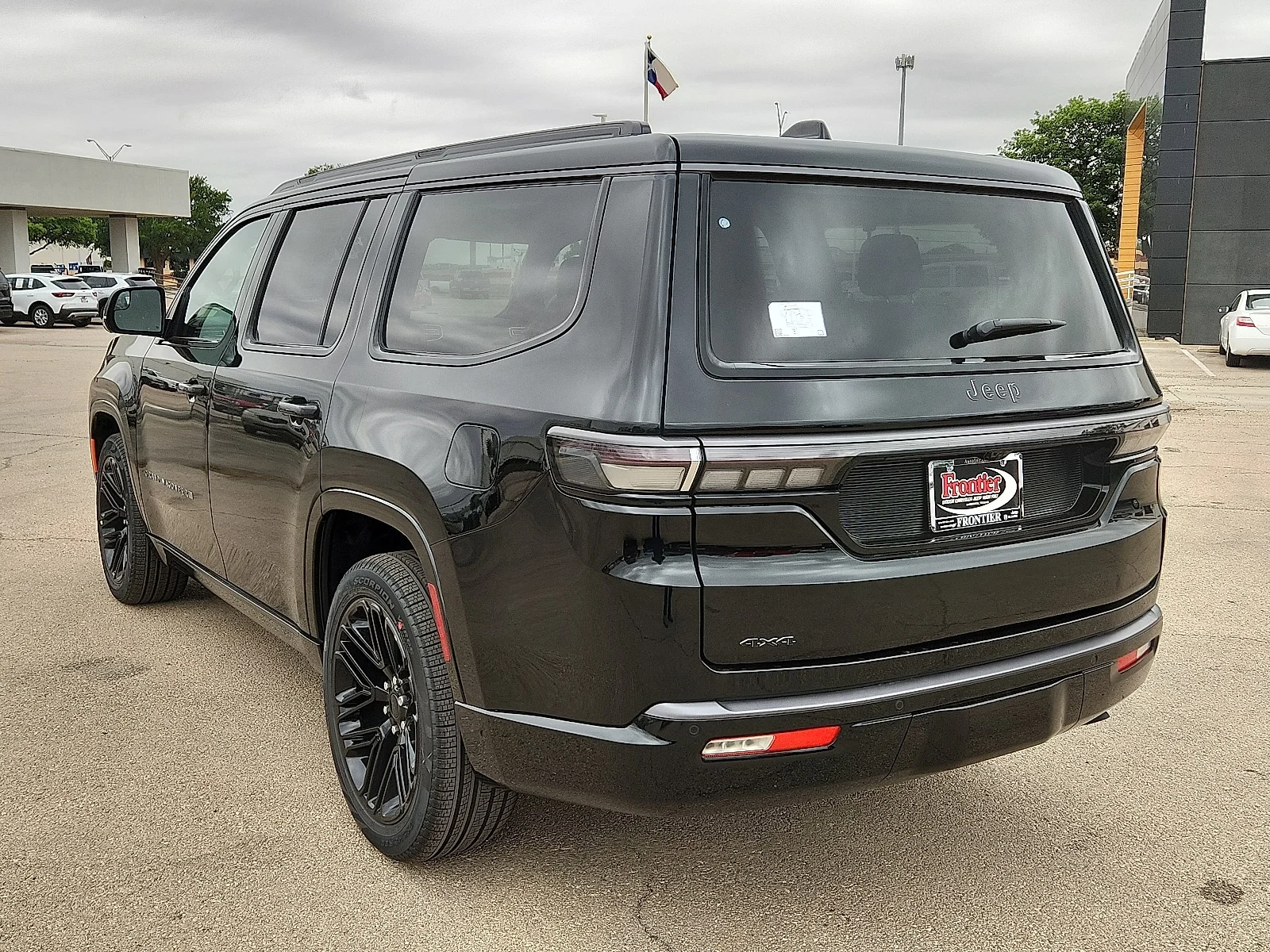 New 2026 High Gloss Black  Paint Jeep LIMITED RESERVE 4X4 image 3