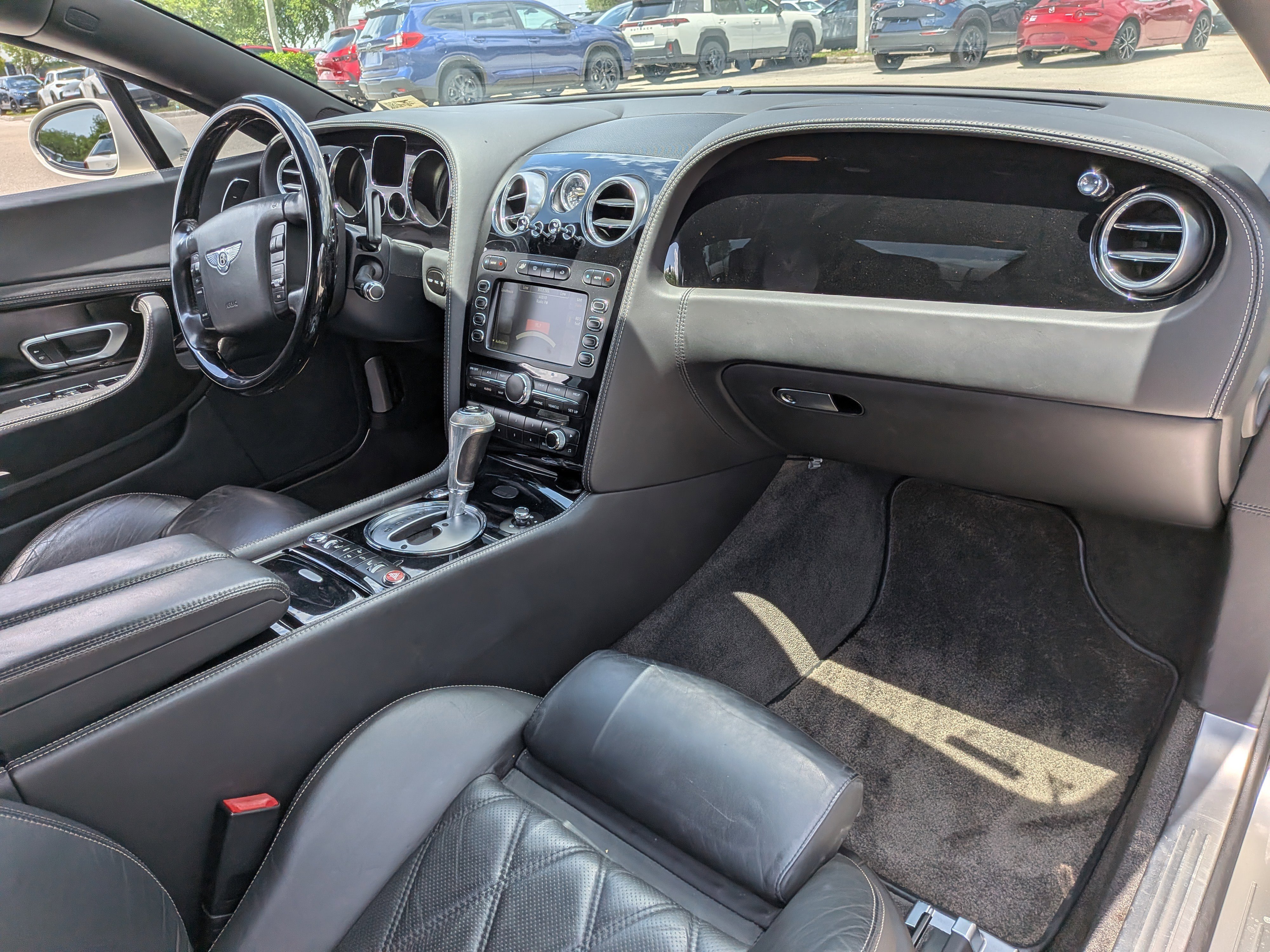 Used 2009 Glacier White Bentley Base image 16