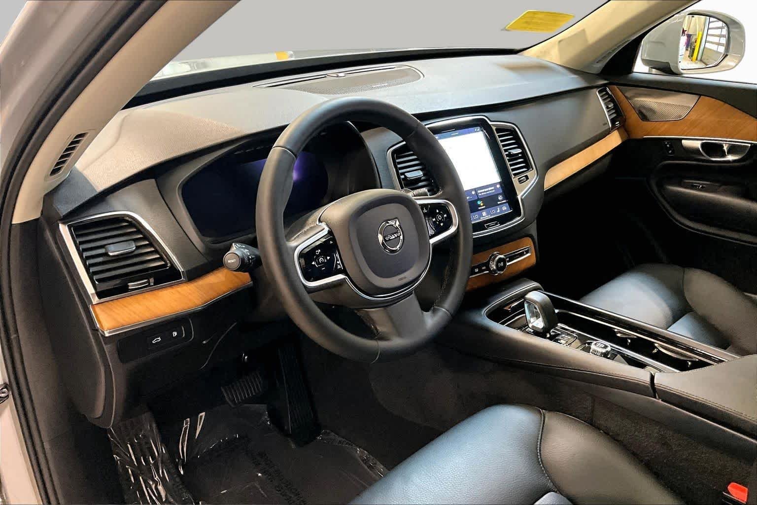 Used 2025 Vapour Grey Metallic Volvo Plus image 17
