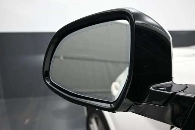 Used 2021 White BMW xDrive30i image 4