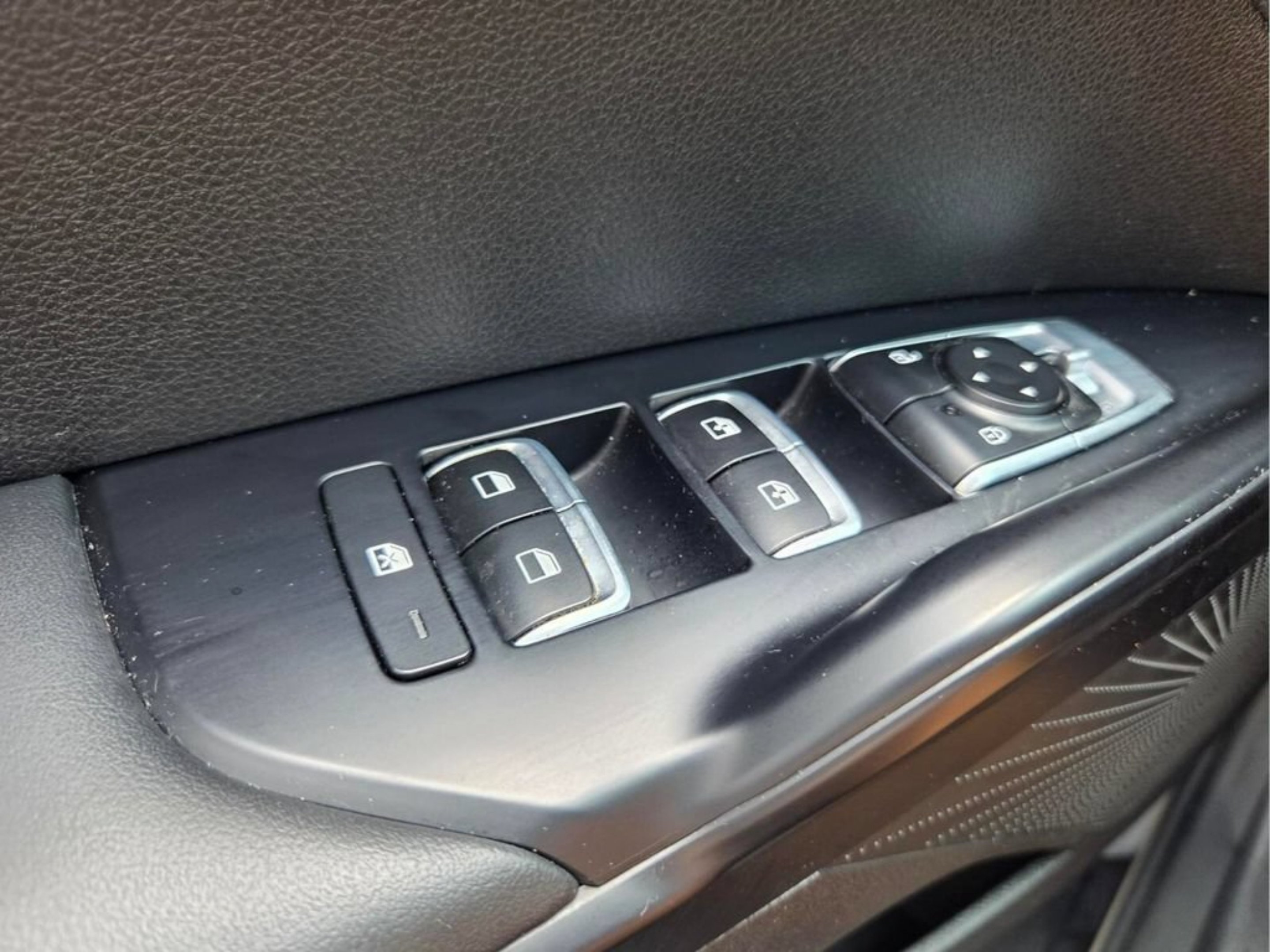 Used 2023 Wolf Gray Kia GT-Line image 24