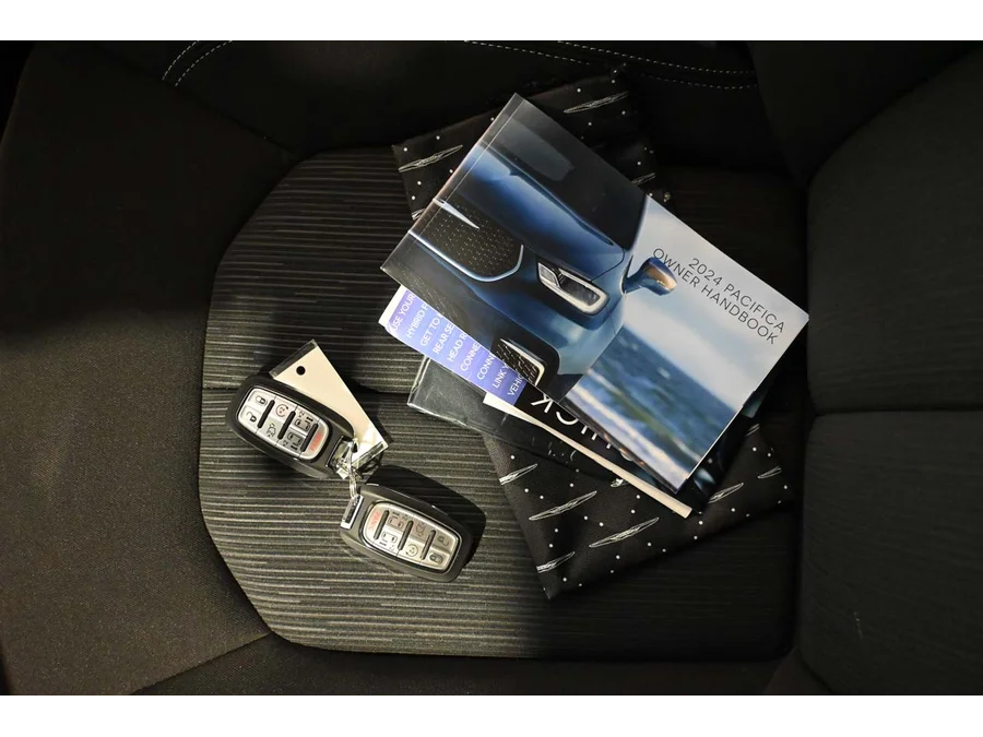 2024 Chrysler Pacifica Touring - Photo 40