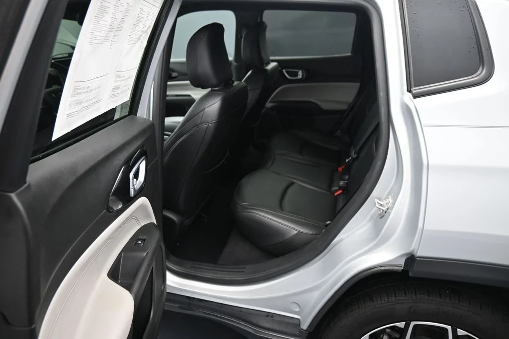 Used 2024 Silver Jeep Limited image 21