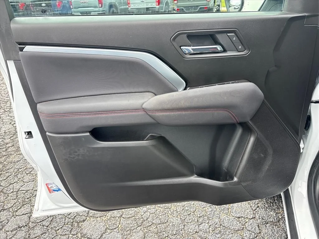 Used 2025 White Chevrolet Z71 image 24