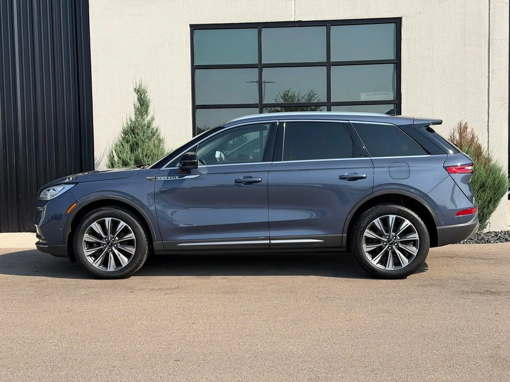 Used 2022 Blue Lincoln Reserve image 2