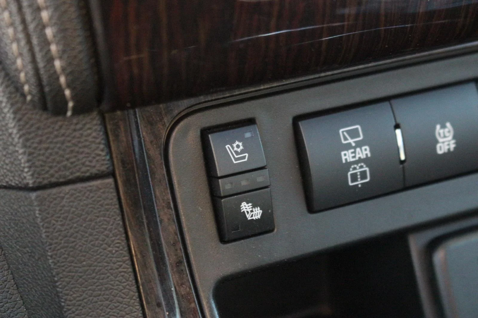 Used 2016 MOSAIC BLACK METALLIC Chevrolet LTZ image 28
