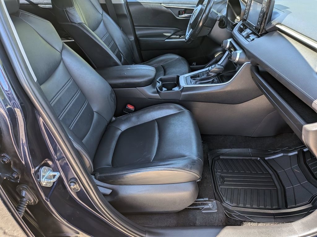 Used 2020 Blue Toyota XLE Premium image 32