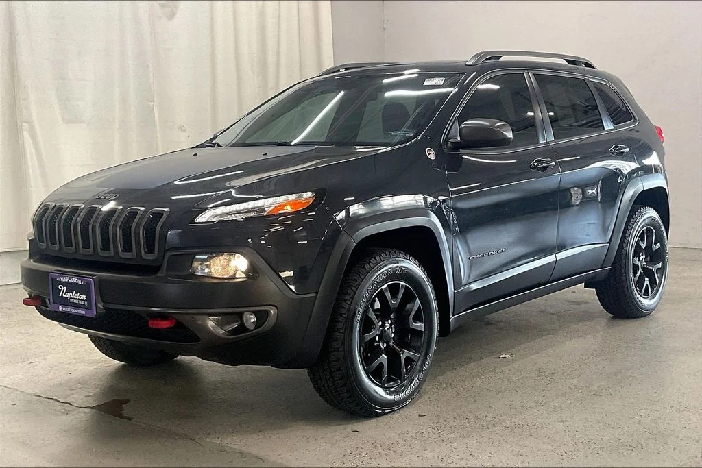 Used 2016 Black Jeep Trailhawk image 12