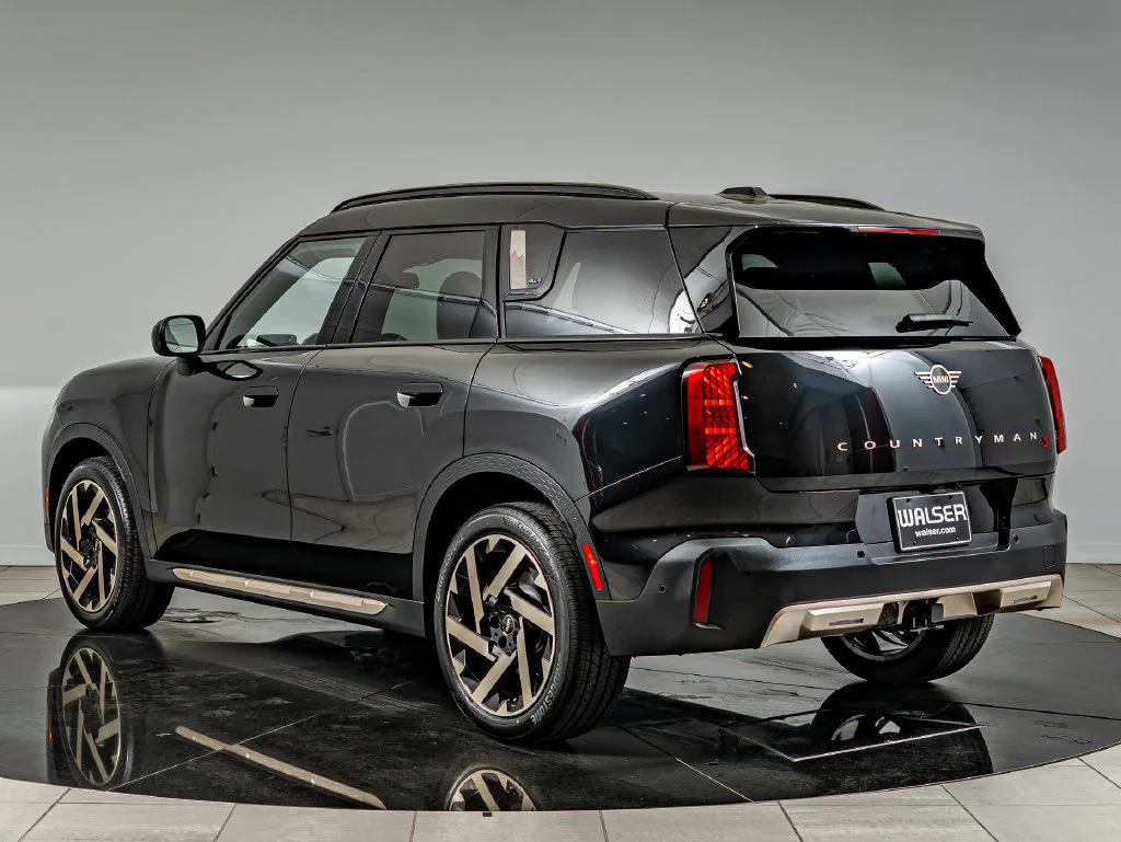 Certified Used 2026 Midnight Black MINI Iconic image 7