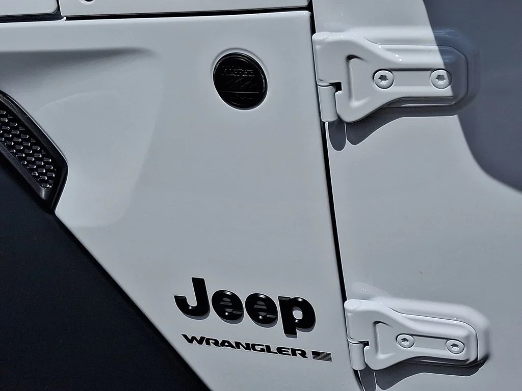 New 2026 Bright White Clear-Coat Exterior Paint Jeep Sport S image 15