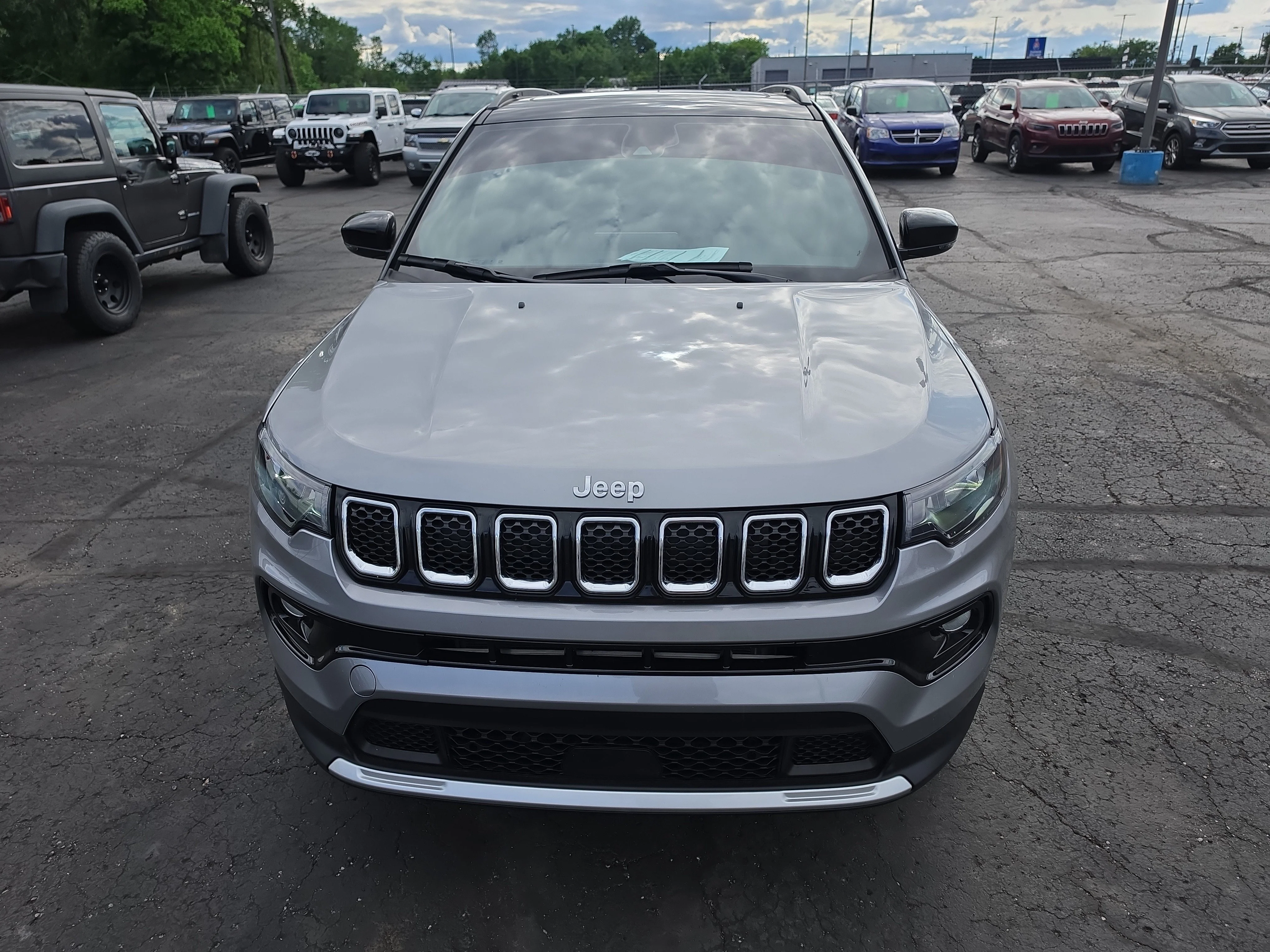 Used 2023 Billet Silver Metallic Clearcoat Jeep Limited image 8