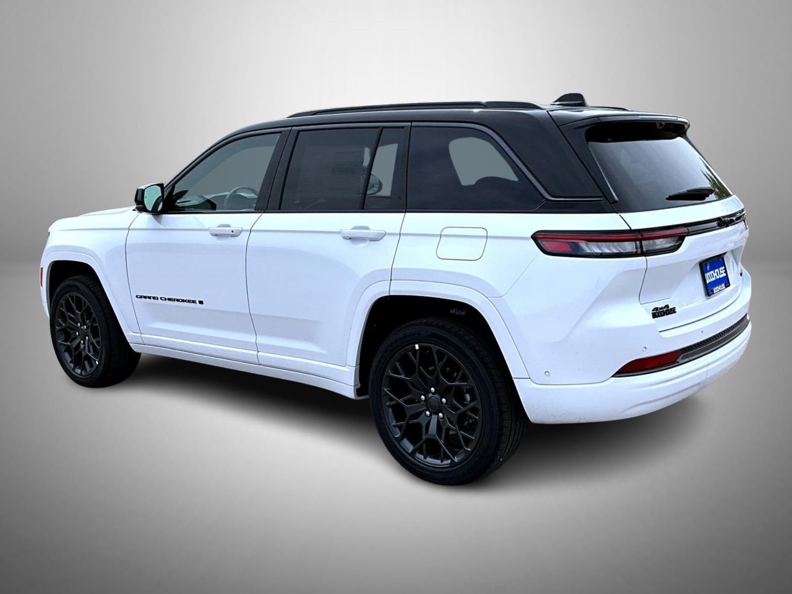 New 2026 Bright White Clear-Coat Exterior Paint Jeep Summit image 7