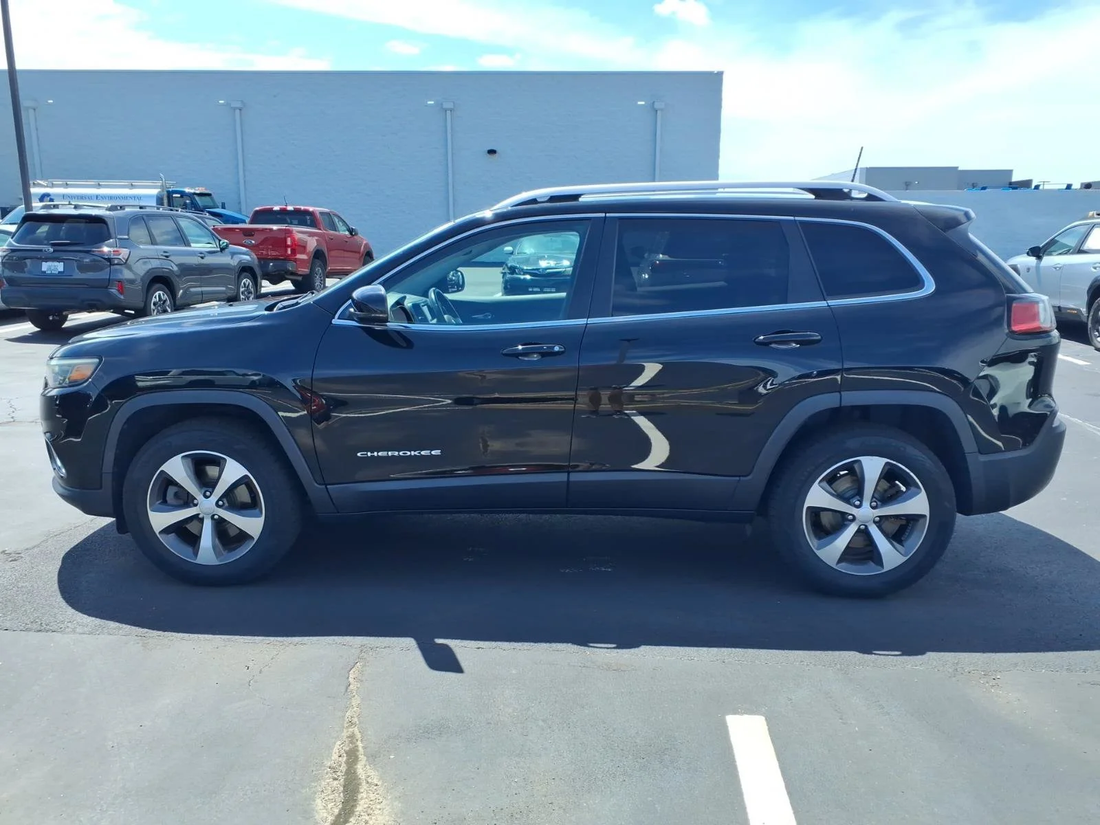 Used 2020 Diamond Black Crystal Pearlcoat Jeep Limited image 4