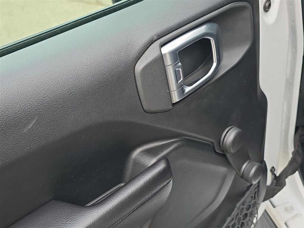 Used 2018 White Jeep Sport image 19
