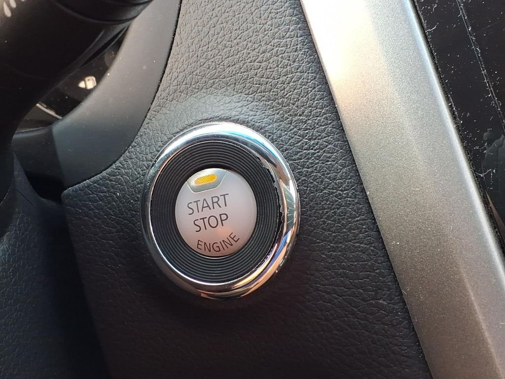 Used 2015 Super Black Clearcoat Nissan 2.5 SV image 22