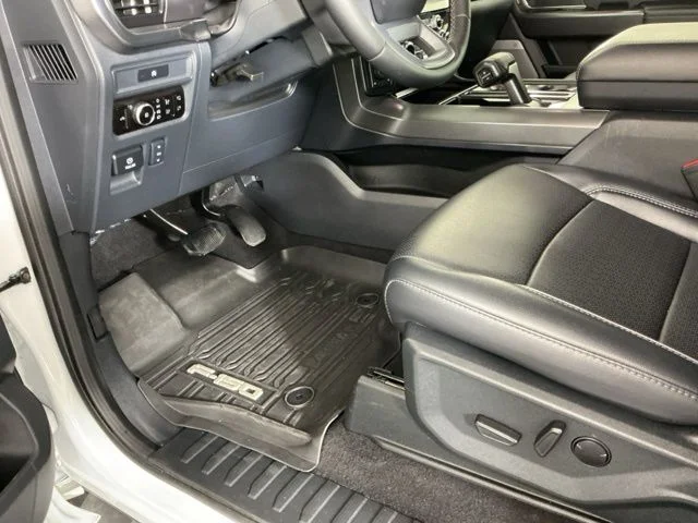 Used 2025 Oxford White Ford Lariat image 16