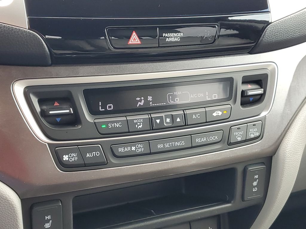 Used 2016 Lunar Silver Metallic Honda EX-L image 27