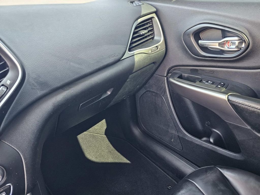 Used 2021 Beige Jeep Latitude Plus image 32