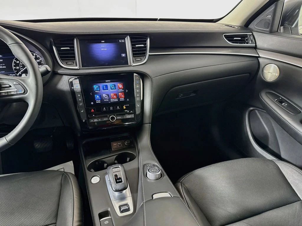 Certified Used 2023 White INFINITI LUXE image 32