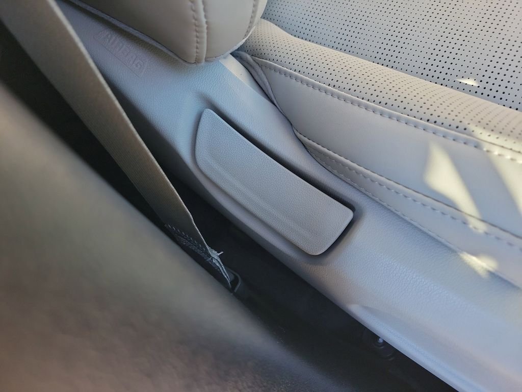 New 2026 White Kia S image 9