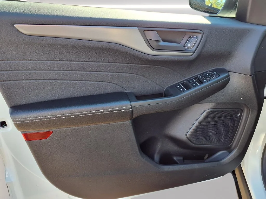 Used 2023 White Ford Active image 13