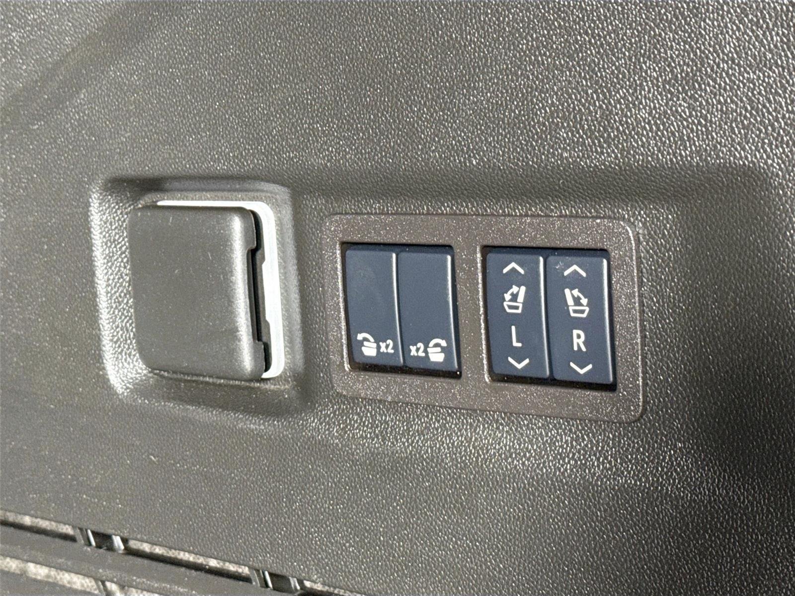 Used 2025 Onyx Black GMC Denali image 41