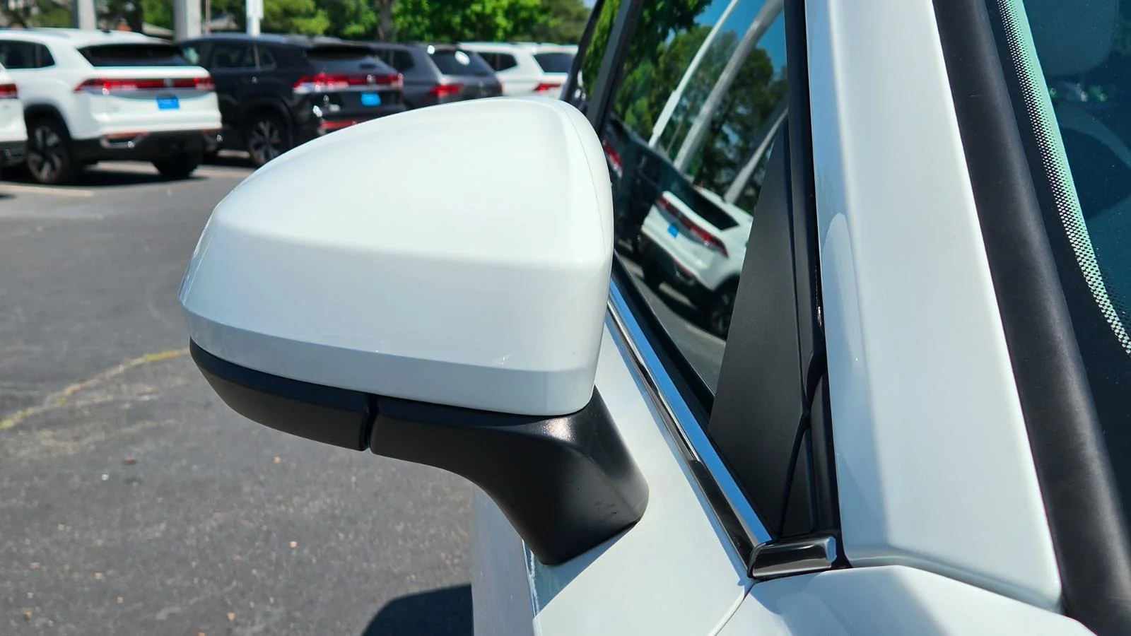 New 2026 Pure White Volkswagen SE image 12