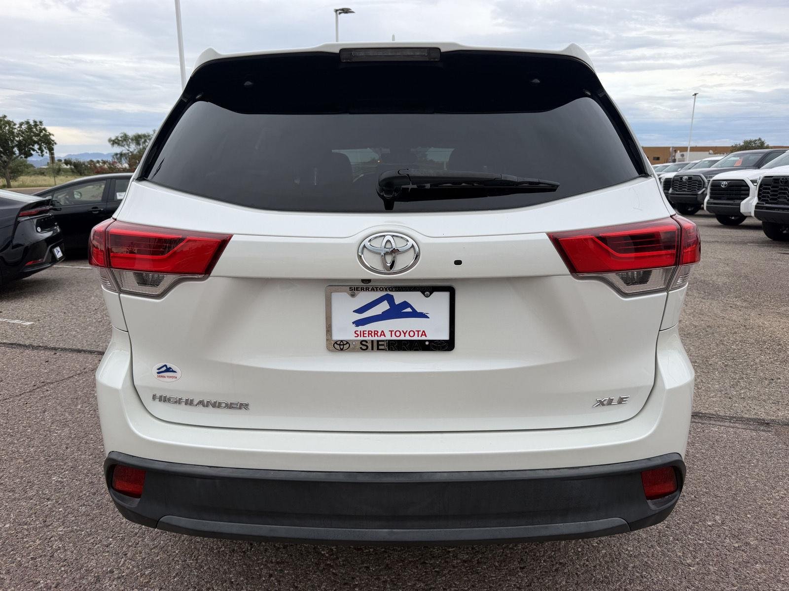 Used 2017 Blizzard Pearl Toyota XLE image 4