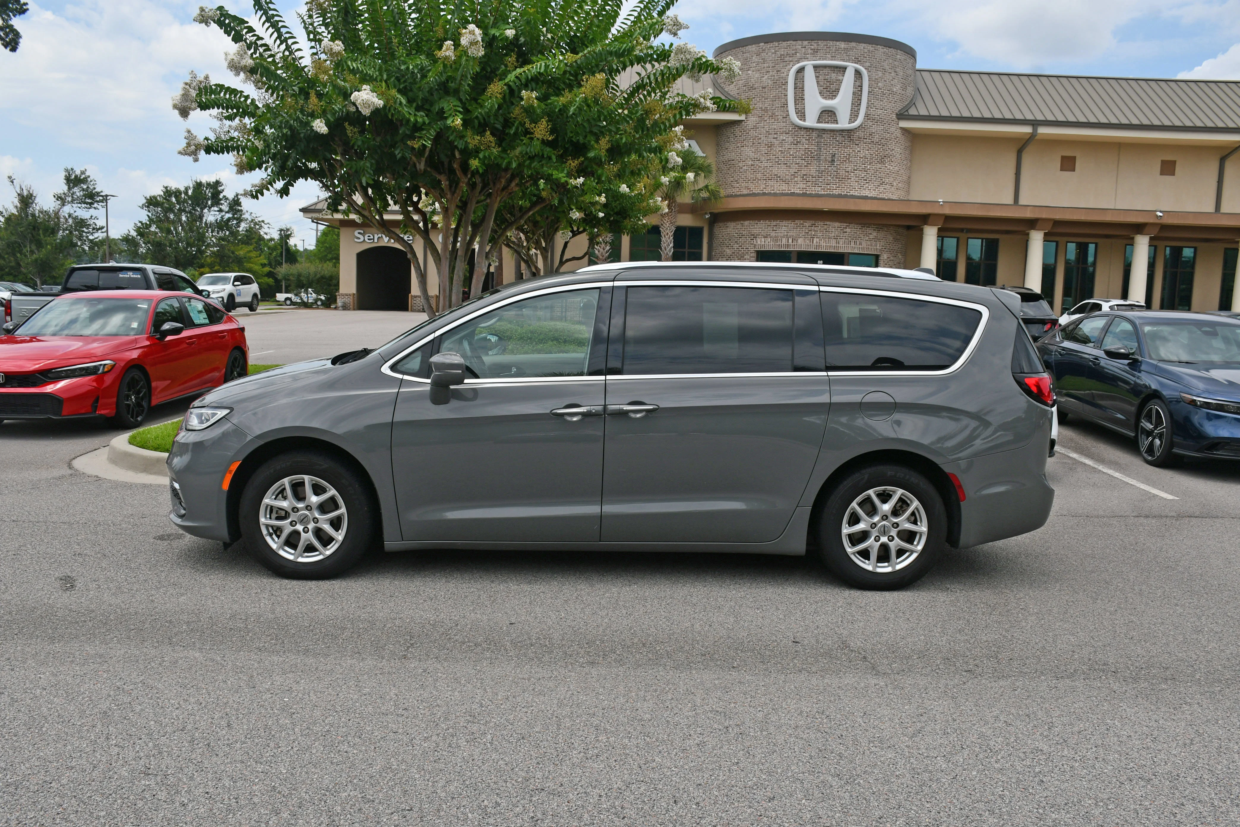 Used 2021 Chrysler Pacifica Touring L with VIN 2C4RC1BG5MR597446 for sale in Beaufort, SC