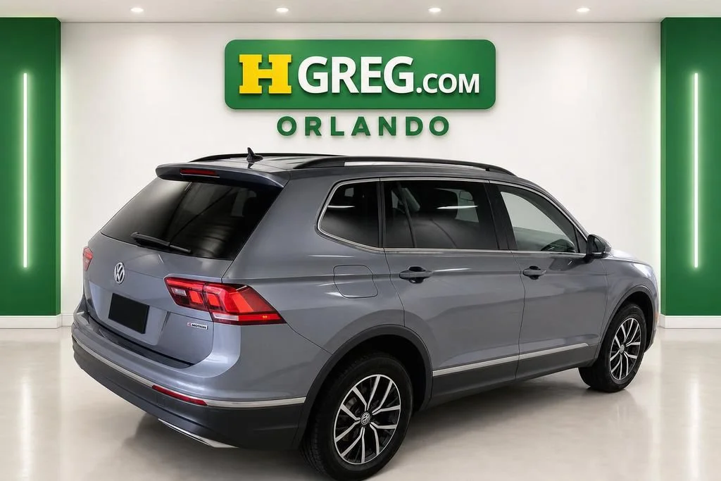 Used 2020 Platinum Gray Metallic Volkswagen SE image 4
