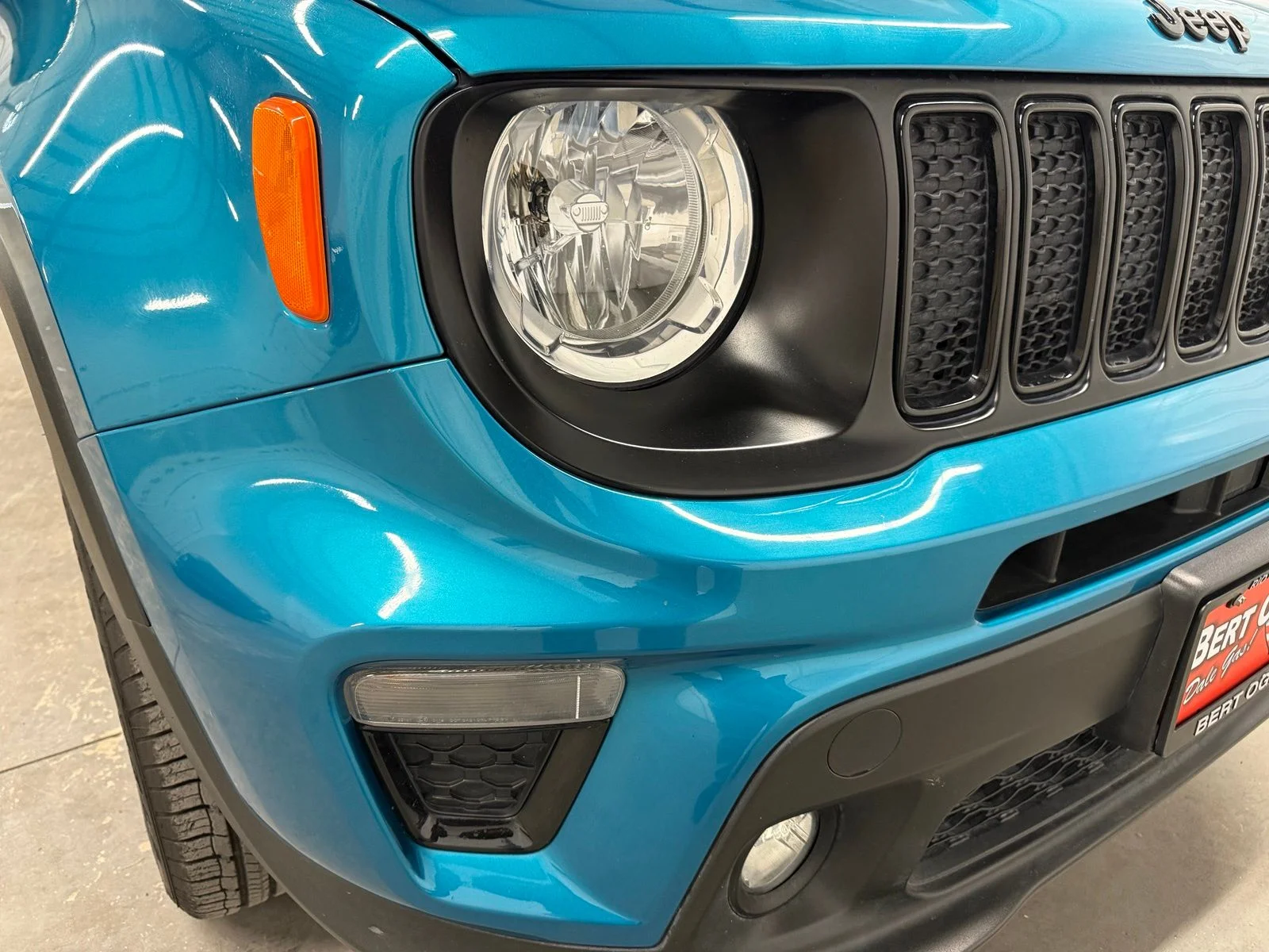 Used 2022  Jeep Altitude image 4