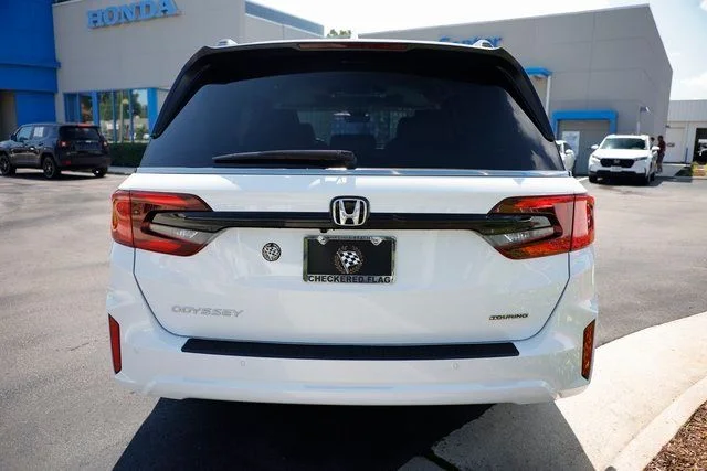 New 2026 Platinum White Pearl Honda Touring image 12
