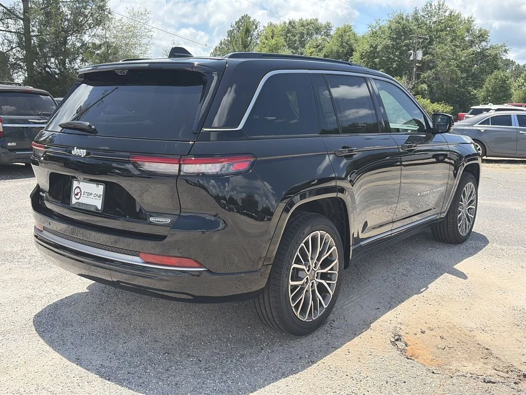 New 2026 Diamond Black Crystal Pearl-Coat Exterior Paint Jeep Summit image 6