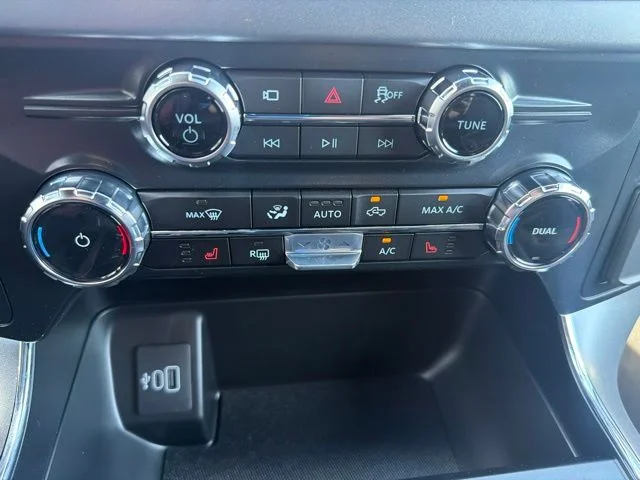 New 2026 Agate Black Metallic Ford XLT image 40