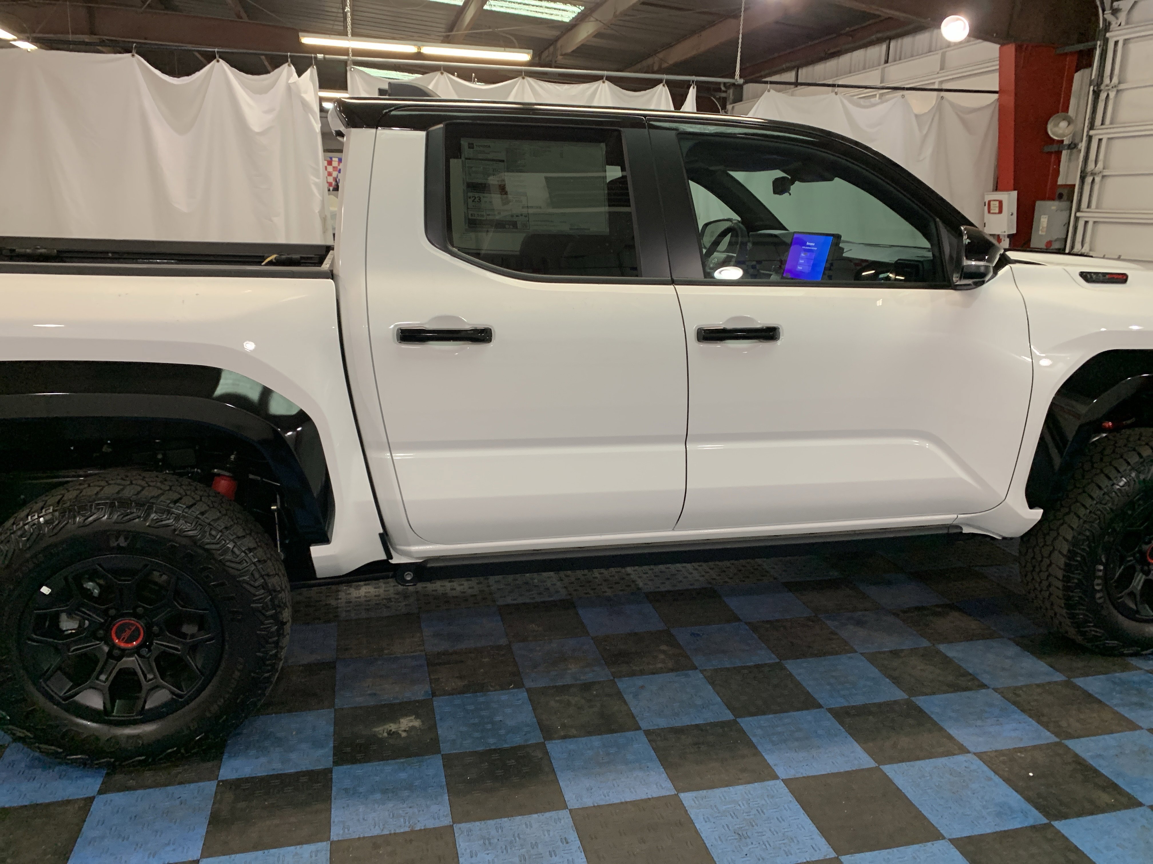 2025 Toyota Tacoma TRD Pro - Photo 5