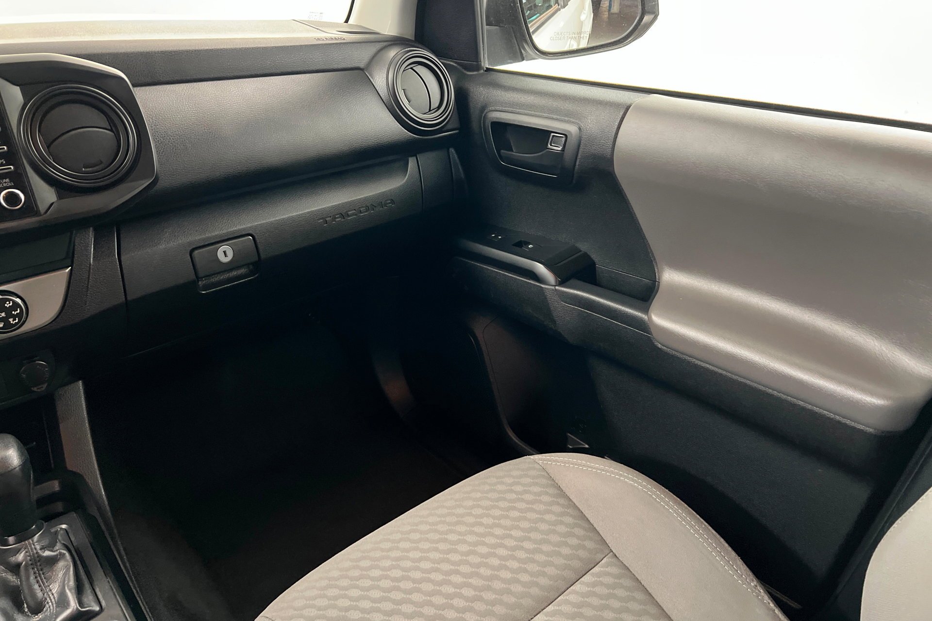 2022 Toyota Tacoma SR - Photo 11