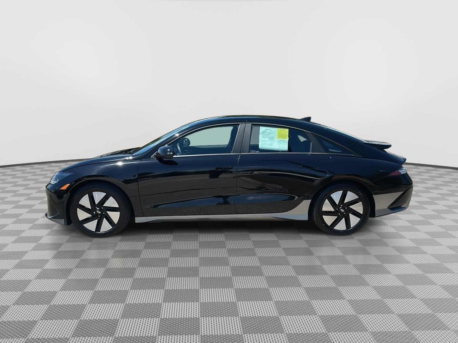Used 2024 BLACK HYUNDAI SE image 8
