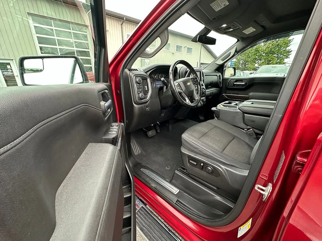 Used 2019 Red Chevrolet LT image 21