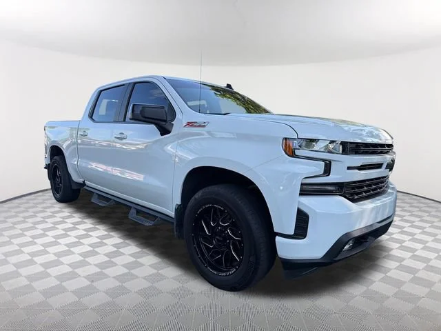 Used 2020 SUMMIT WHITE Chevrolet RST image 3