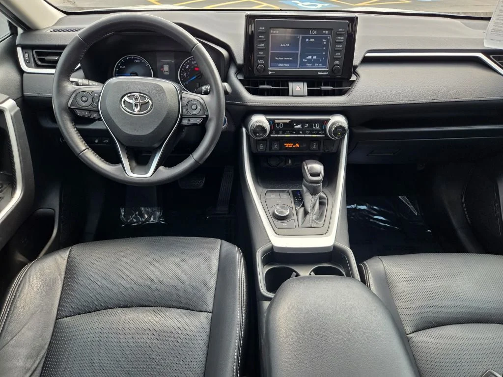 Used 2021 White Toyota XLE image 20