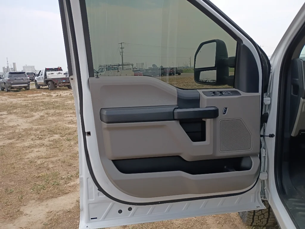 Used 2022 Oxford White Ford XL image 20
