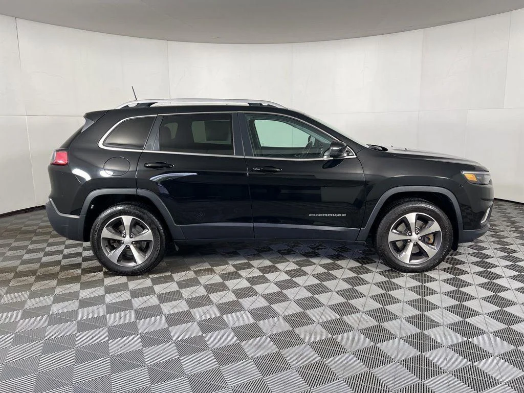 Used 2020 Diamond Black Crystal Pearlcoa Jeep Limited image 9