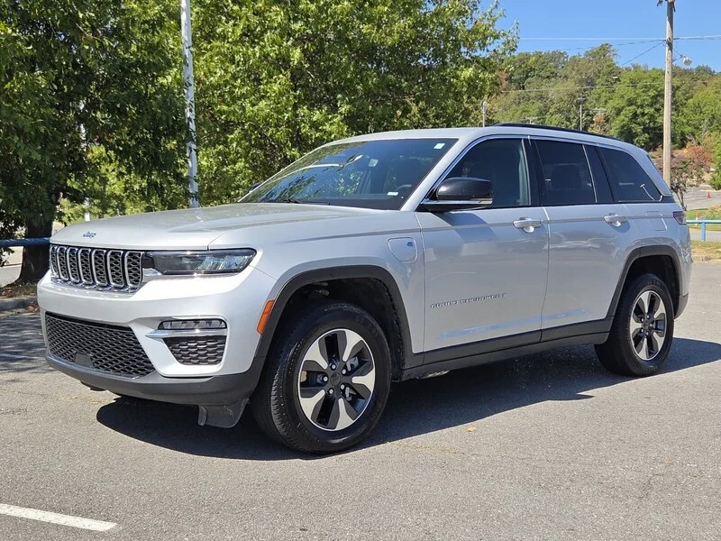 Used 2024 Silver JEEP 4XE image 1