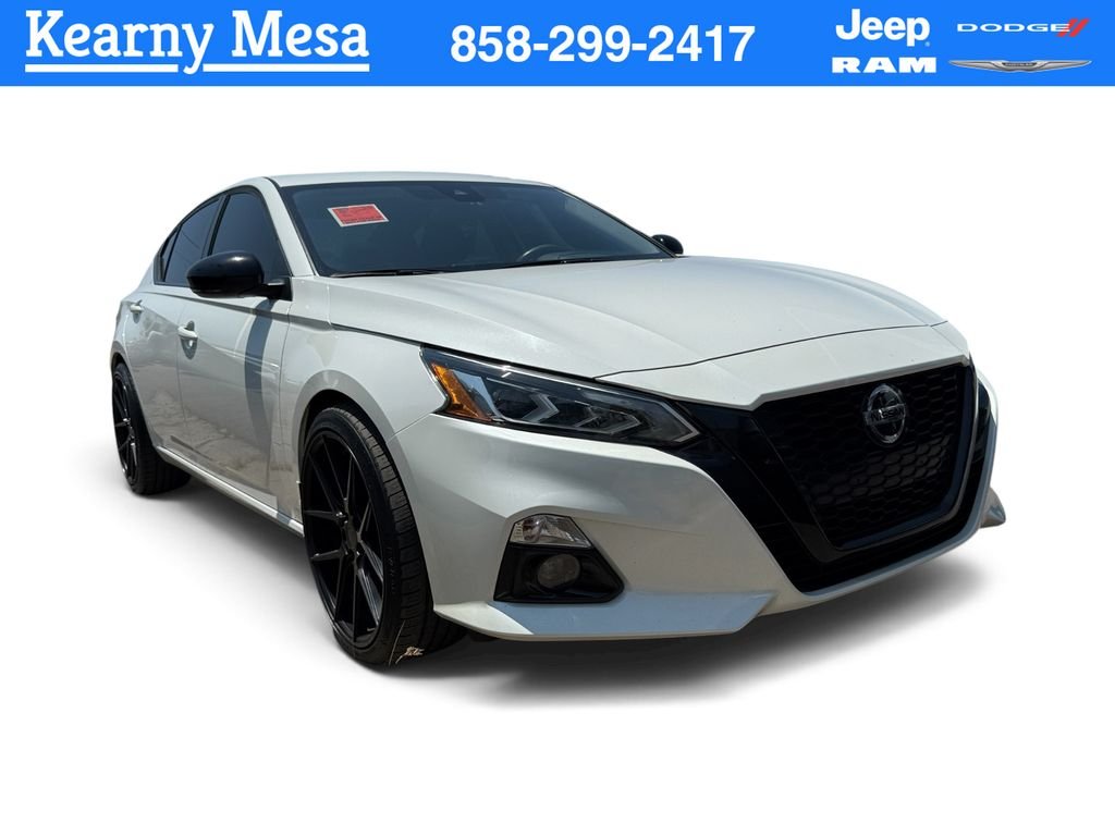Used 2022 White Nissan 2.5 SR image 1