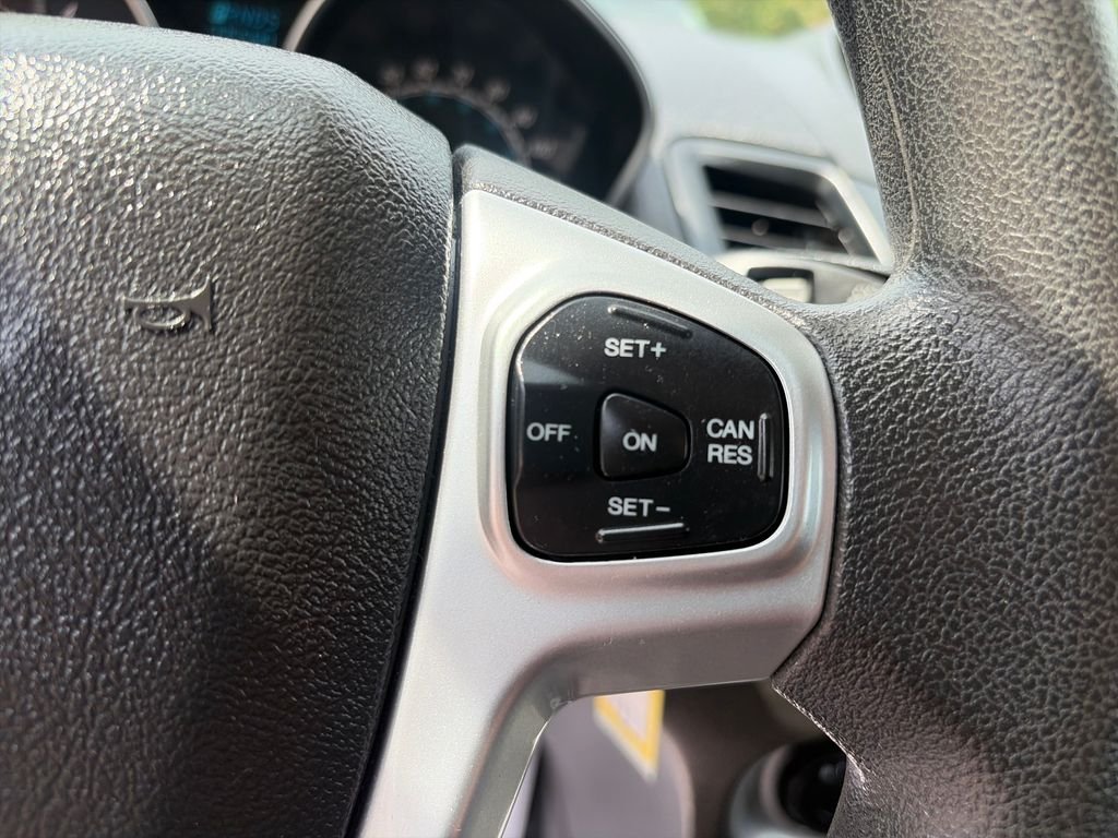 Used 2018 Silver Ford SE image 31