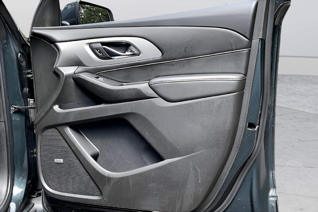Used 2021  Chevrolet RS image 29