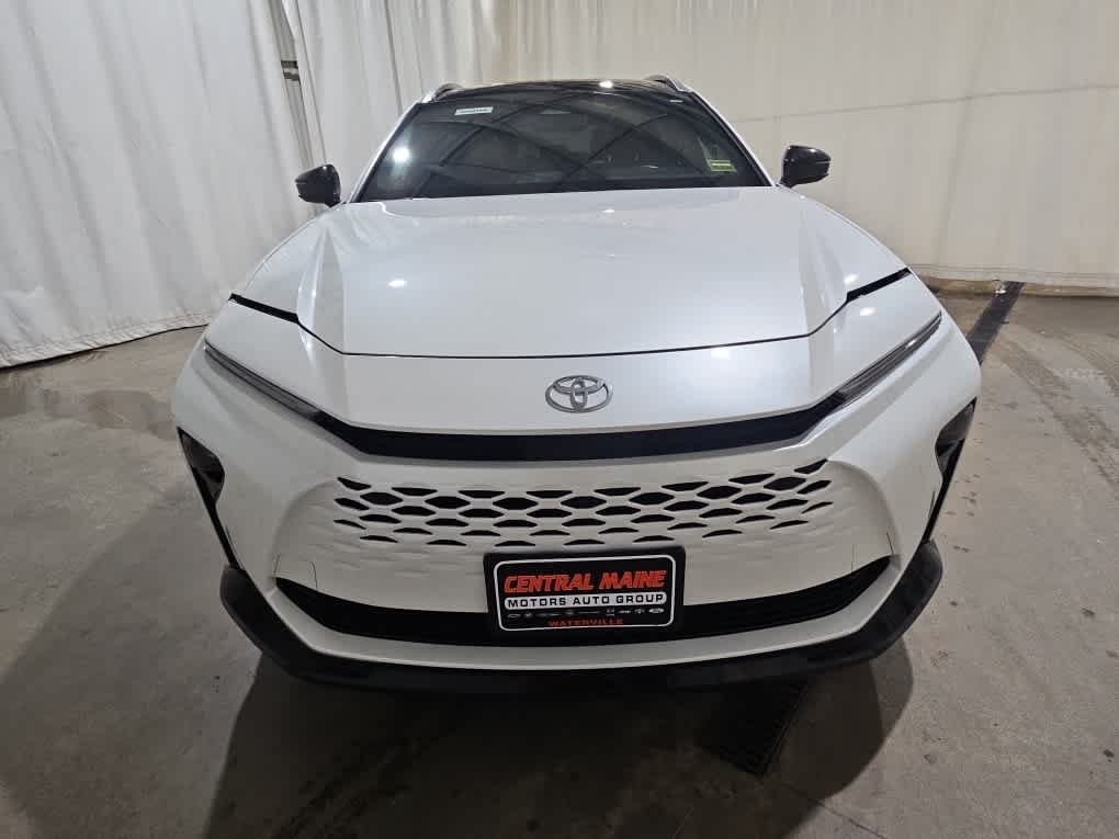 Used 2025 Oxygen White Toyota Limited image 7